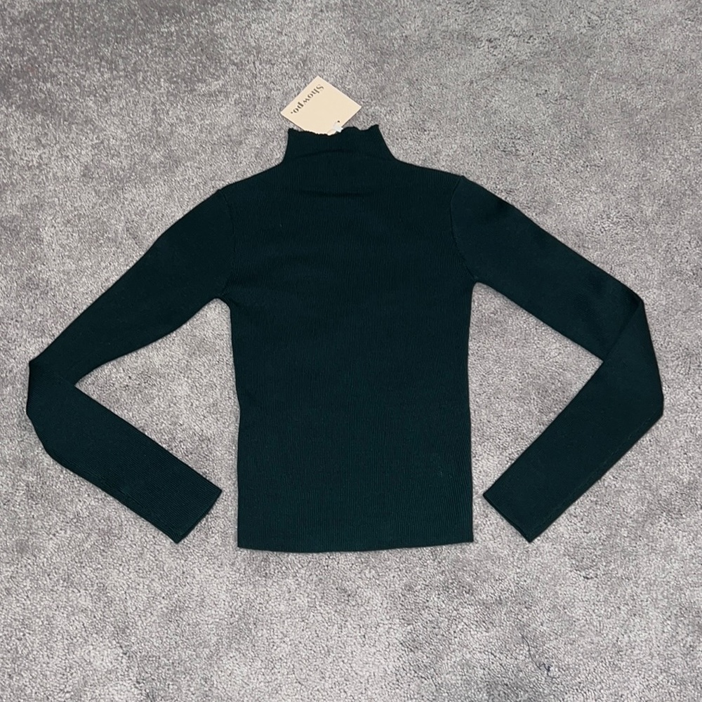 💚 NWT Turtleneck Shirt 💚